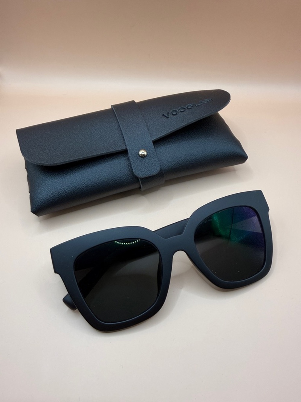 VOOGLAM Matte Black Oversized Cat-Eye Sunglasses